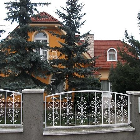 Jobor Vendeghaz Hotell Győrújbarát Exteriör bild