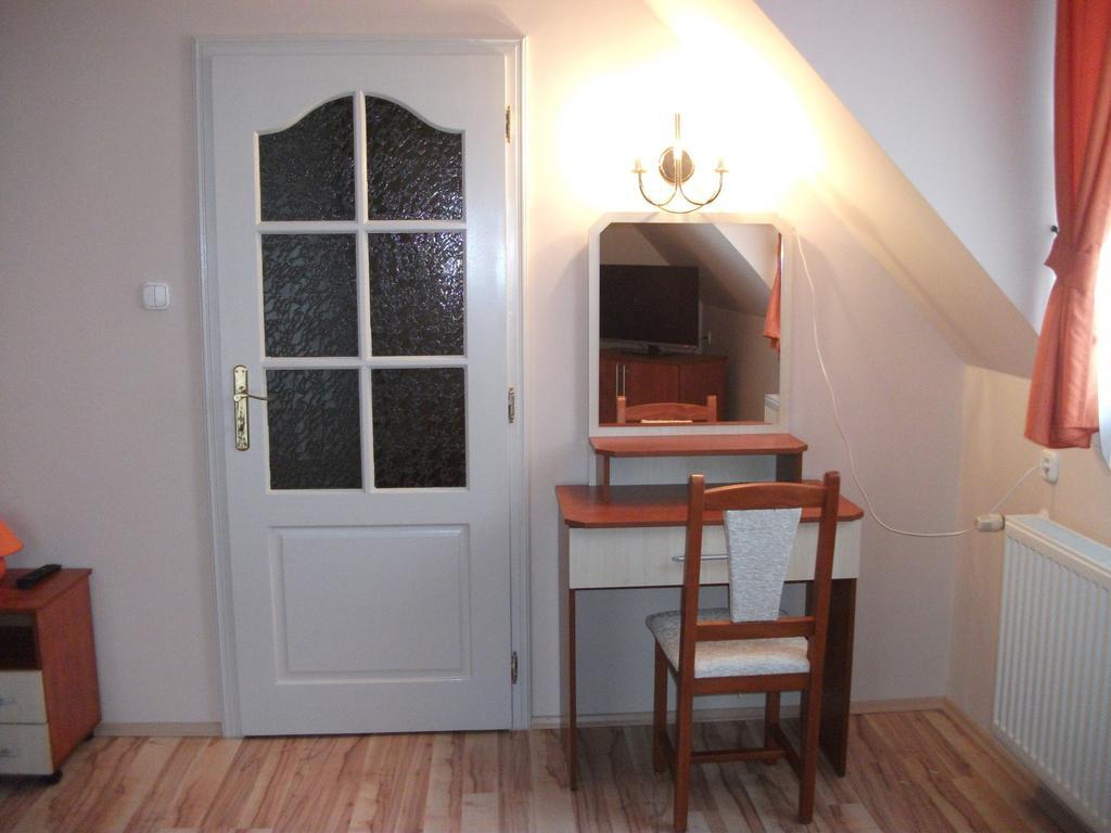Jobor Vendeghaz Hotell Győrújbarát Rum bild